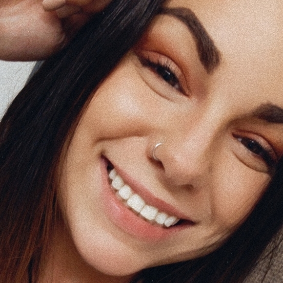 Meet your Posher, Alyson - Picture 1 of 1